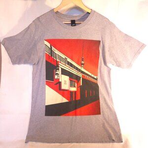 OBEY Rent This Space - Berlin Tower T shirt Mens L   Tiny little oil stain botto